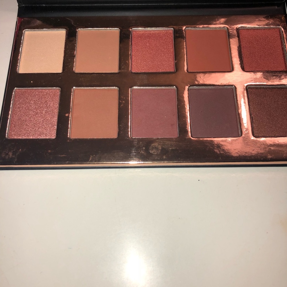 Crown fuego eyeshadow palette